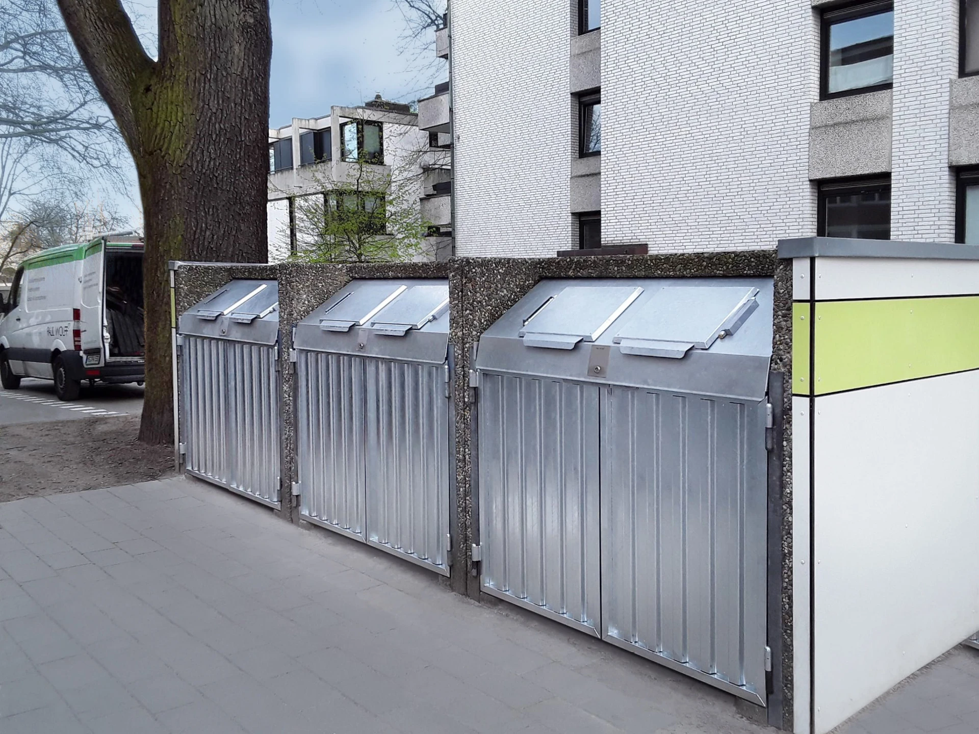 Drei modernisierte PAUL WOLFF Mülltonnenboxen